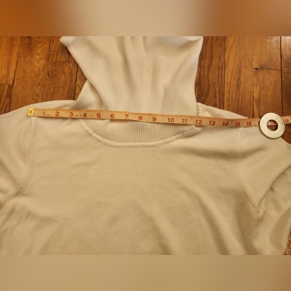 Cable & Gauge White Cowl Neck Sweater With Cheetah Print Buttons Size L EUC - Picture 11 of 16